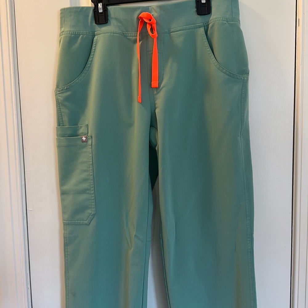 Kade cargo scrub pants- small petite